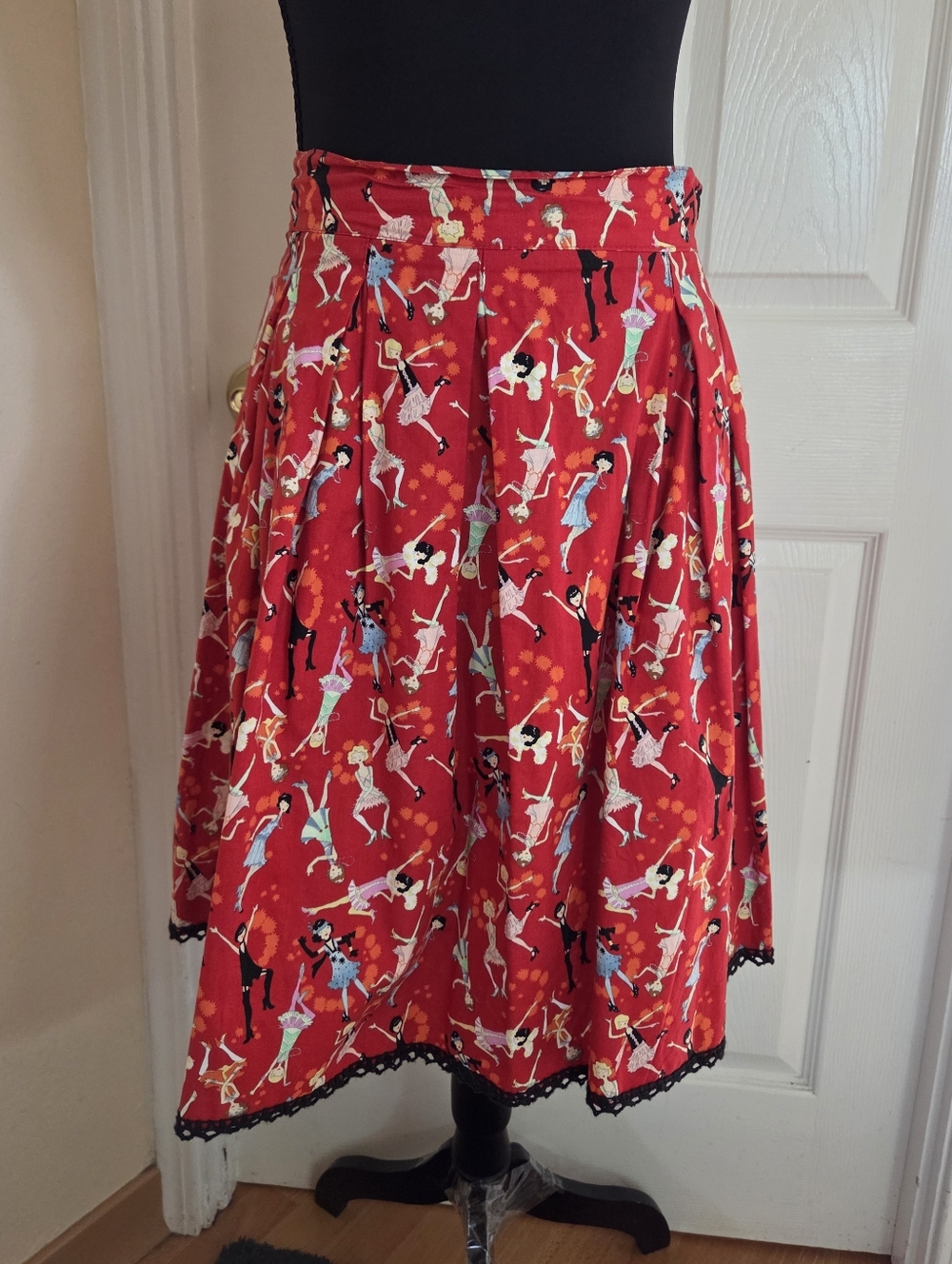 Beebop & Wally Flapper Girl Print Red Pleated Skirt Novelty Graphic Artsy Size L